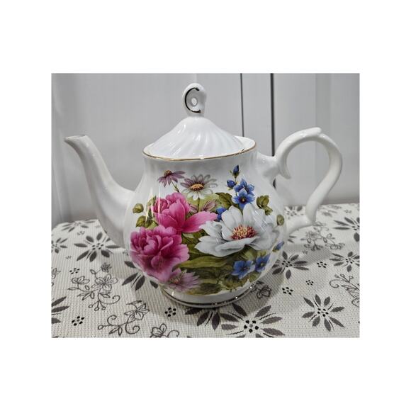 Grace Teaware Floral Teapot with Lid | White Porcelain | Gold Trim - Picture 6 of 15